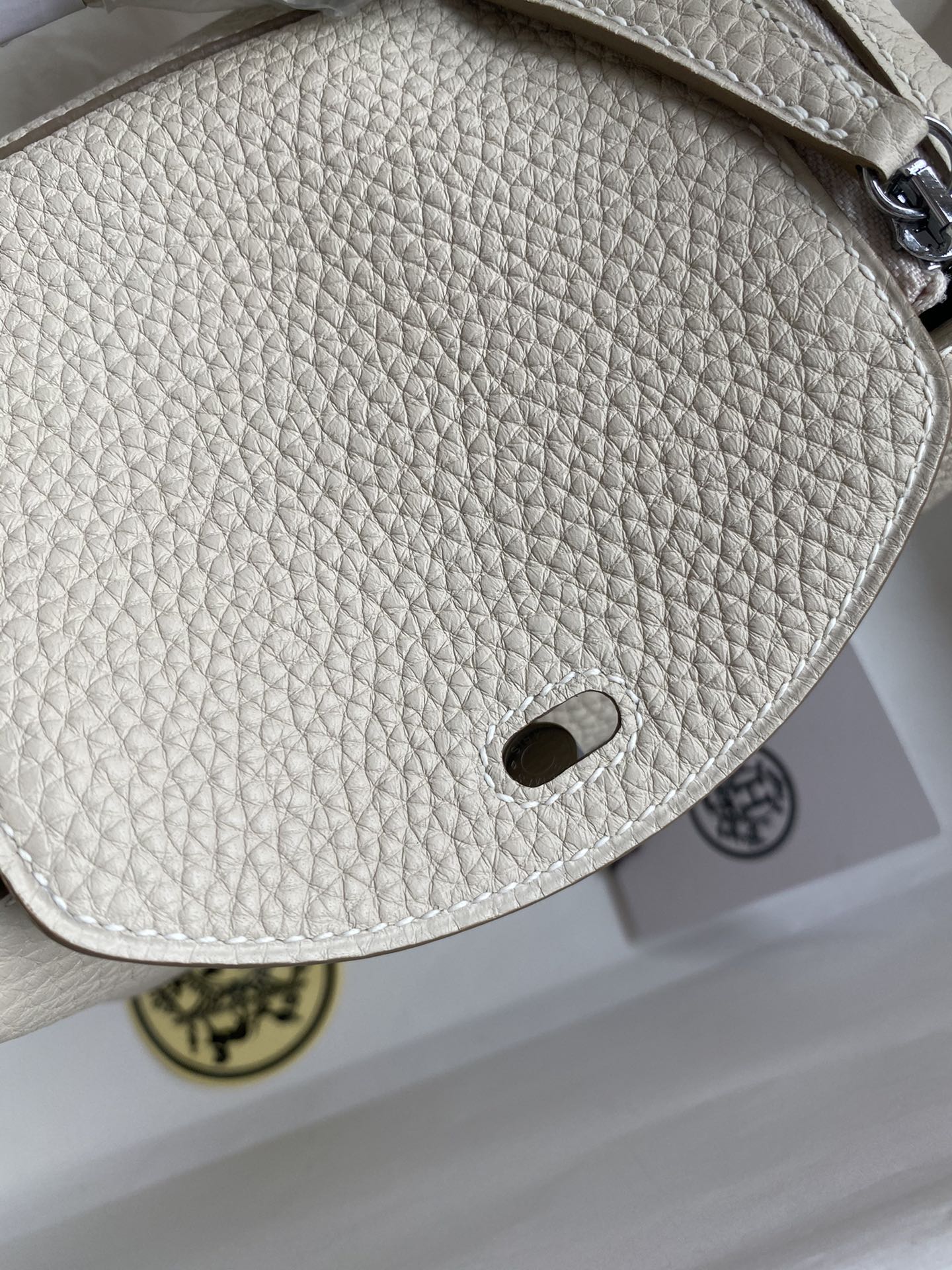 Hermes Mini Lindy 19cm Handbag Shoulder Bag In White Clemence Leather